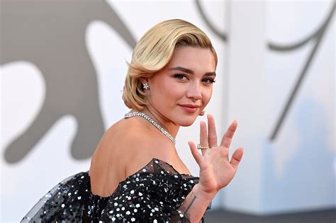 Florence Pugh's Don't Worry Darling Premiere: A Cocktail of Controversy and Cinematic Glamour!